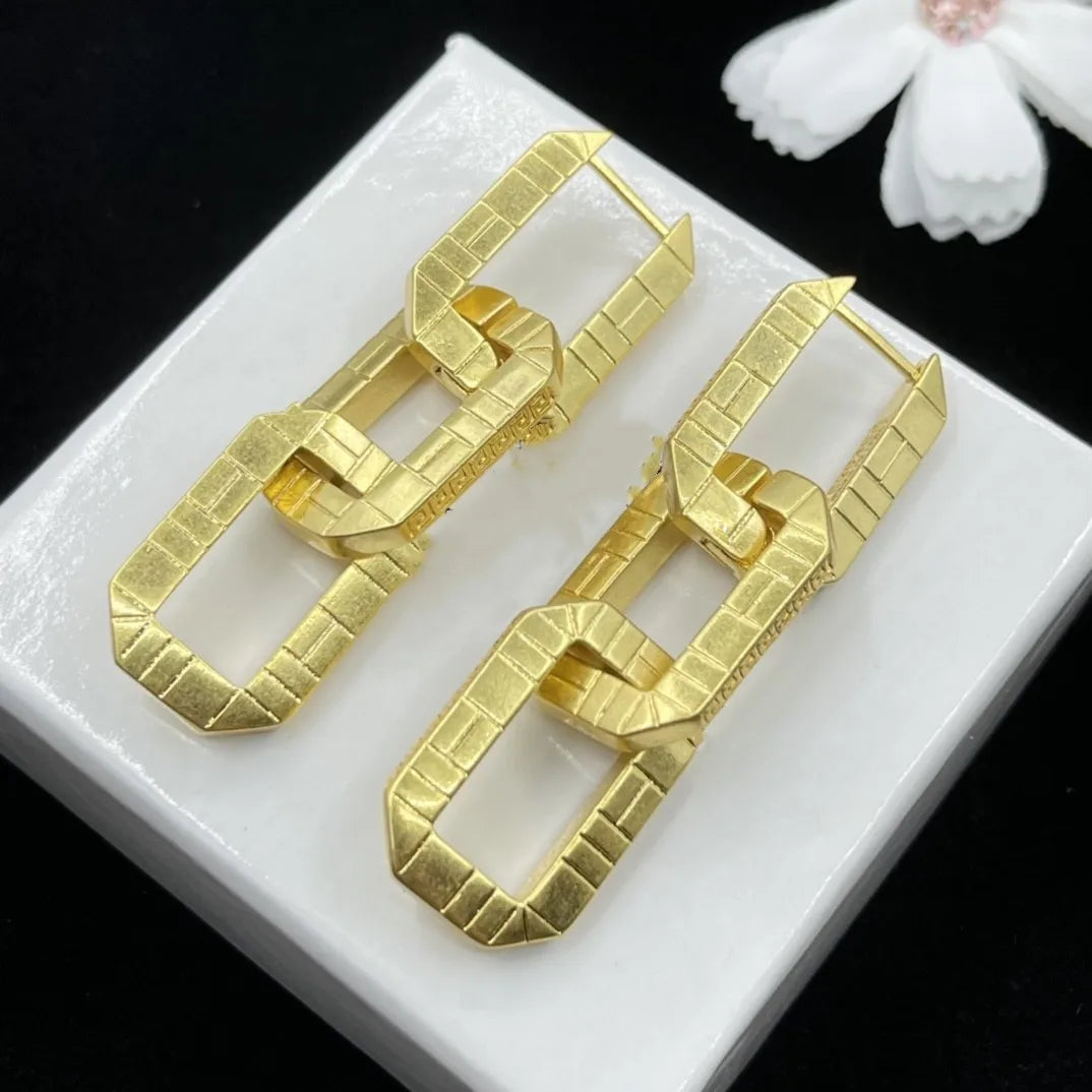 Retro style light luxe lace earrings