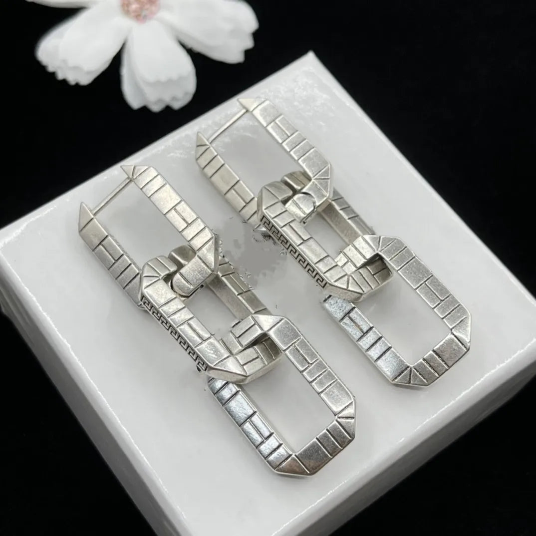 Retro style light luxe lace earrings